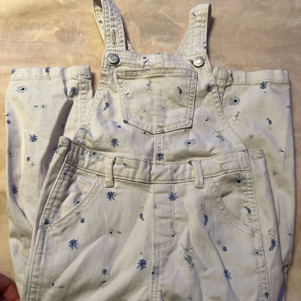 Old Navy Toddle girl size 5T floral overall